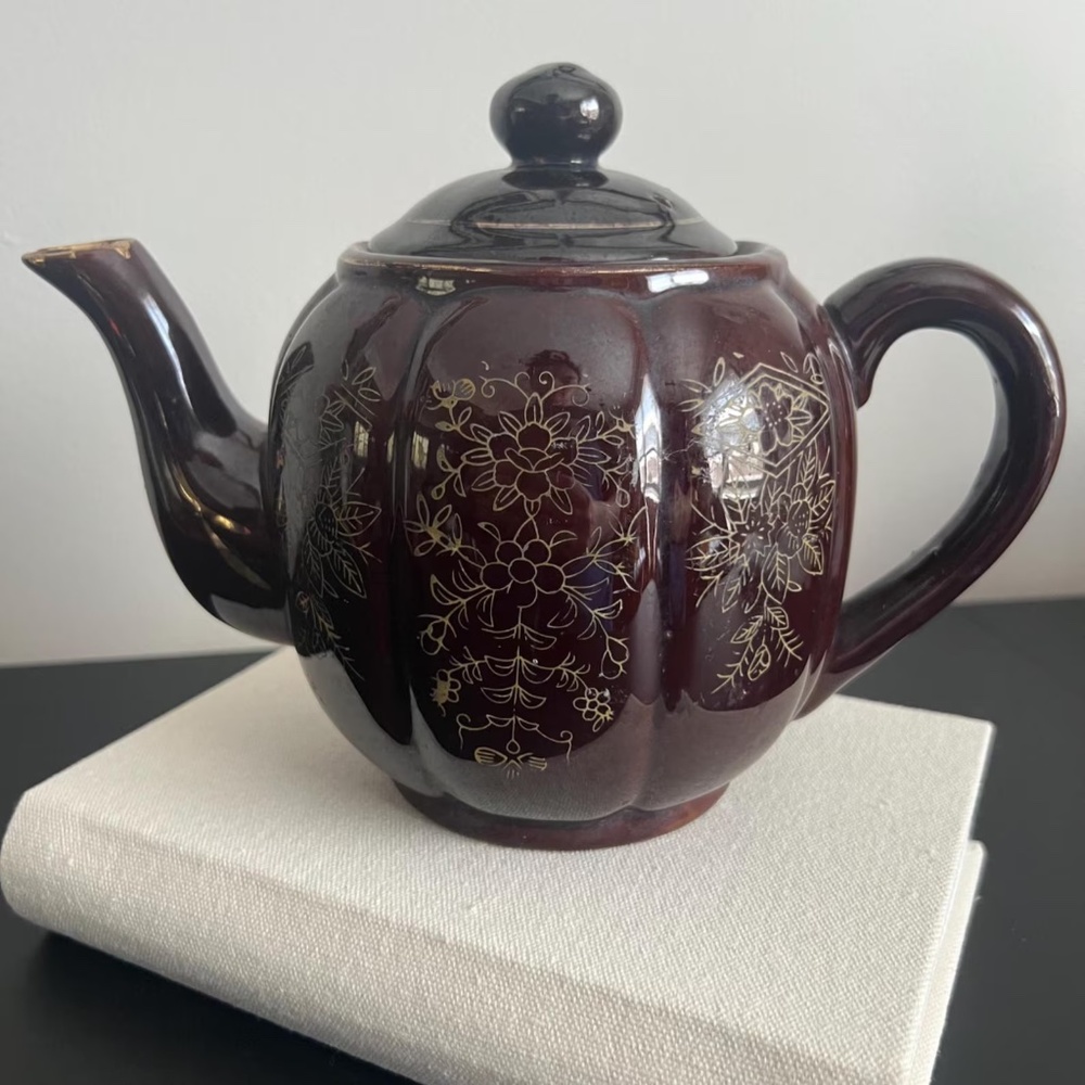 Vintage Moriage Teapot: Hand-Painted Japanese Ceramic with Gold Floral Detailing